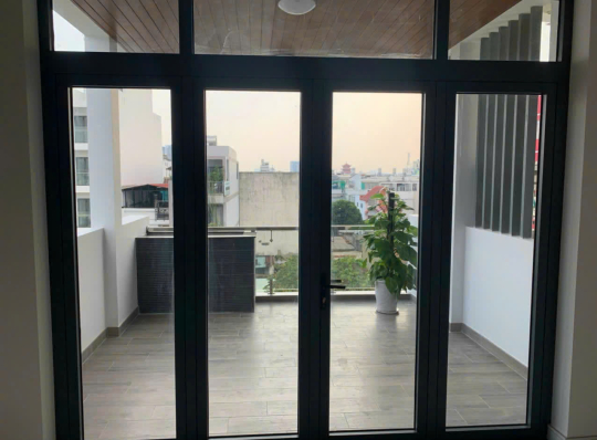 Có nên sử dụng cửa nhôm Xingfa thay thế cửa gỗ truyền thống hay không?