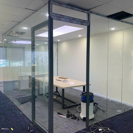  Vách ngăn kính văn phòng hiện đại