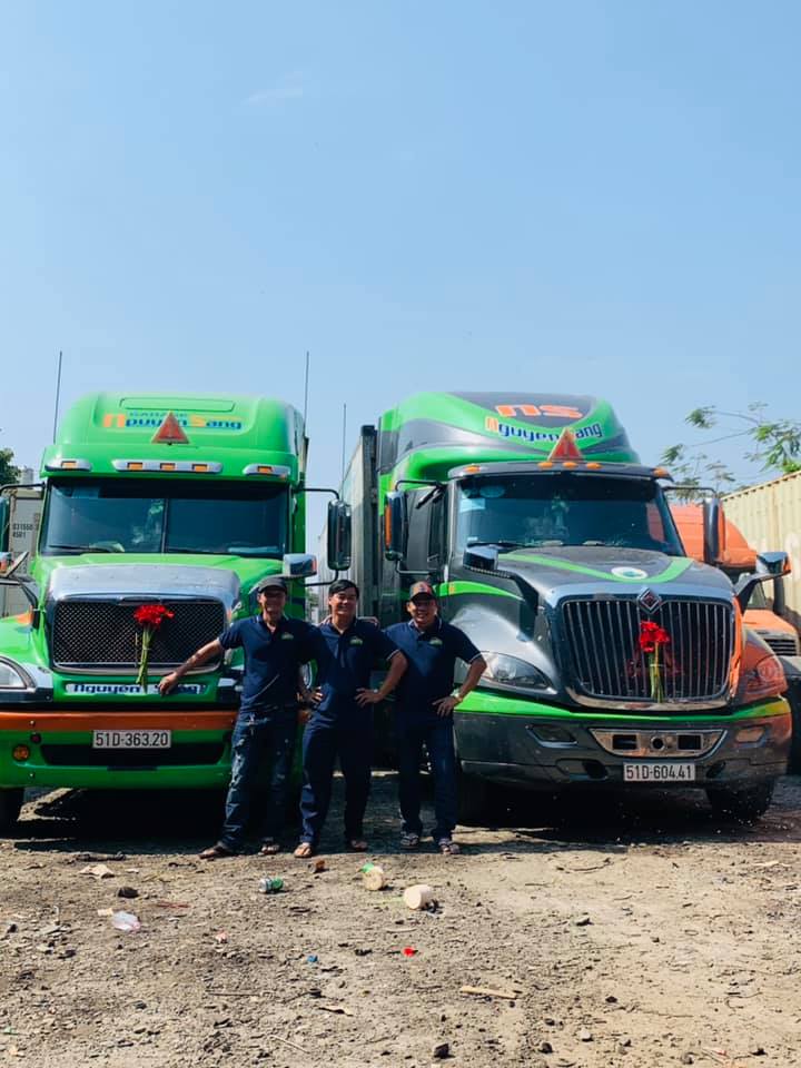 buôn bán phụ tùng xe đầu kéo
